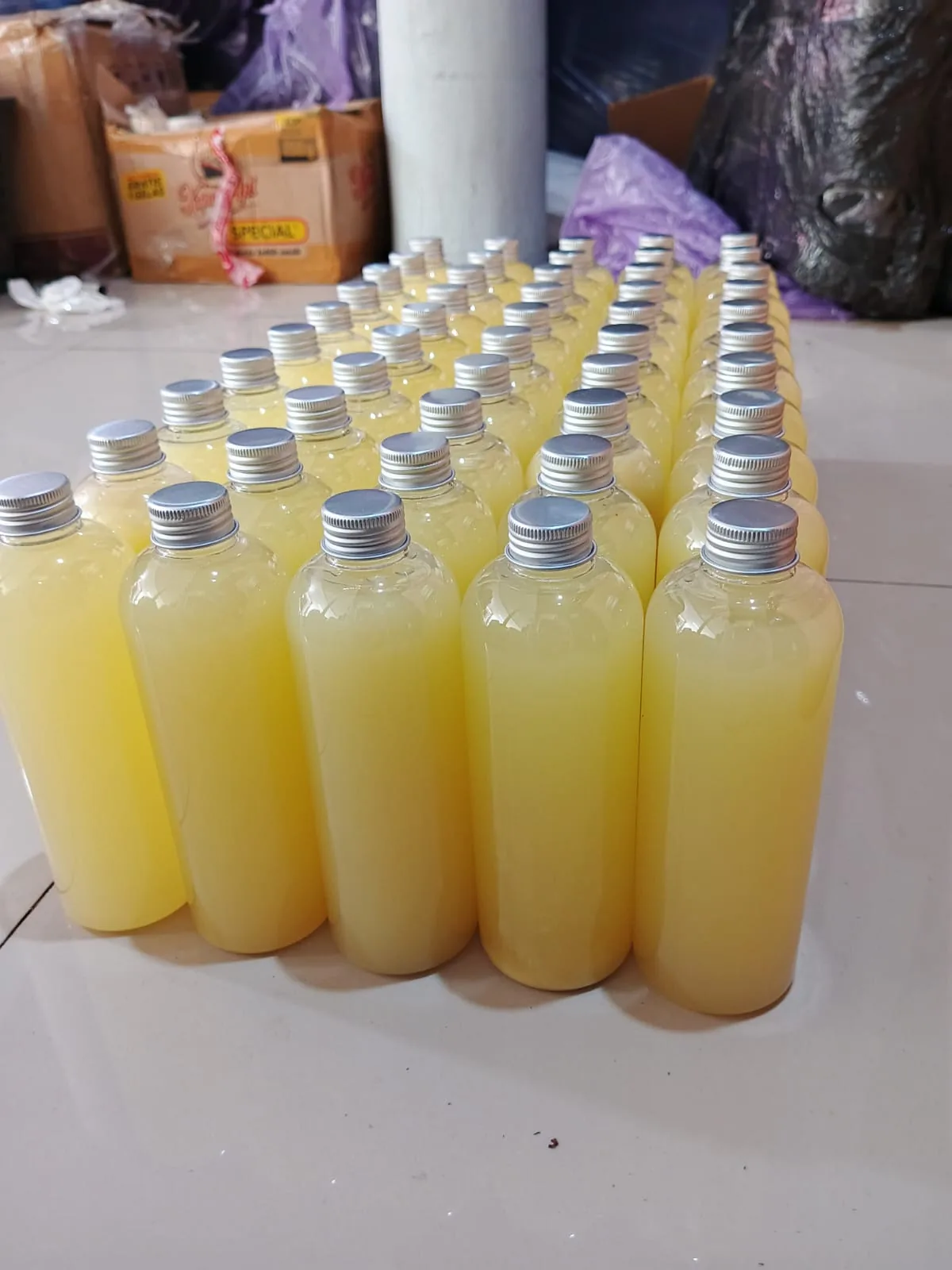 Botol sari lemon murni SariLemon.com siap kirim untuk penjualan ulang